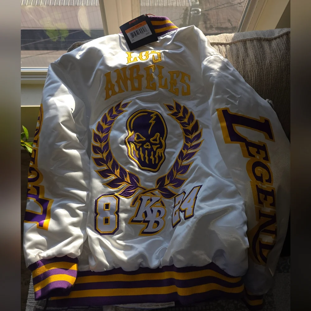 Brand New XL Kobe Bryant White Satin Jacket with Los Angeles Legend Design - Picture 4 of 5